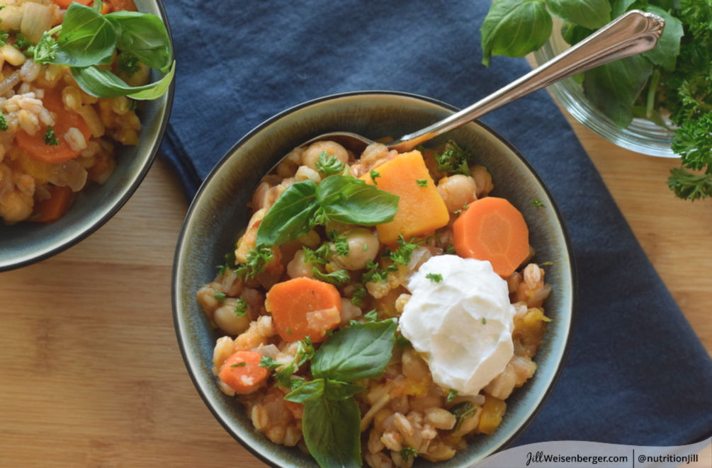 healthy one-pot meal with chickpeas and farro
